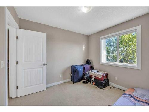 140 Saddlebrook Circle Ne, Calgary, AB - Indoor Photo Showing Bedroom