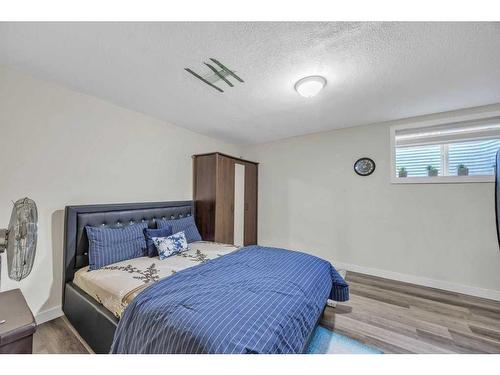 140 Saddlebrook Circle Ne, Calgary, AB - Indoor Photo Showing Bedroom