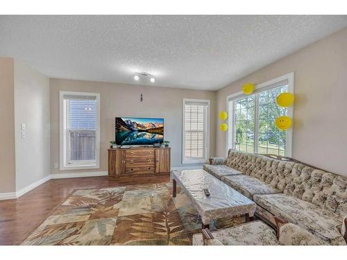 140 Saddlebrook Circle Ne, Calgary, AB - Indoor Photo Showing Living Room