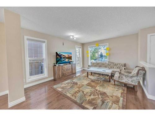 140 Saddlebrook Circle Ne, Calgary, AB - Indoor Photo Showing Living Room