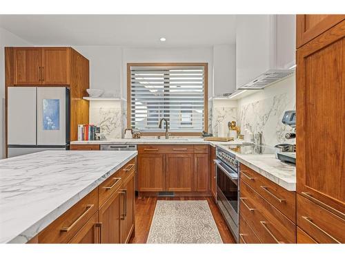 4-511 6Th Avenue, Canmore, AB - Indoor Photo Showing Kitchen With Upgraded Kitchen