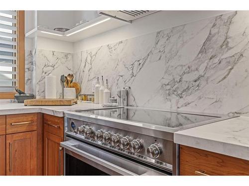 4-511 6Th Avenue, Canmore, AB - Indoor Photo Showing Kitchen