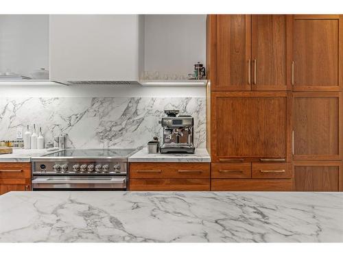 4-511 6Th Avenue, Canmore, AB - Indoor Photo Showing Kitchen