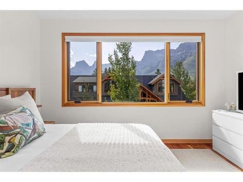 4-511 6Th Avenue, Canmore, AB - Indoor Photo Showing Bedroom