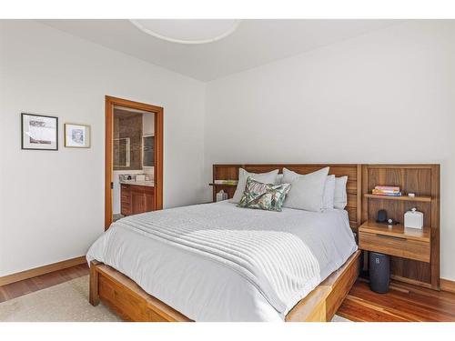 4-511 6Th Avenue, Canmore, AB - Indoor Photo Showing Bedroom