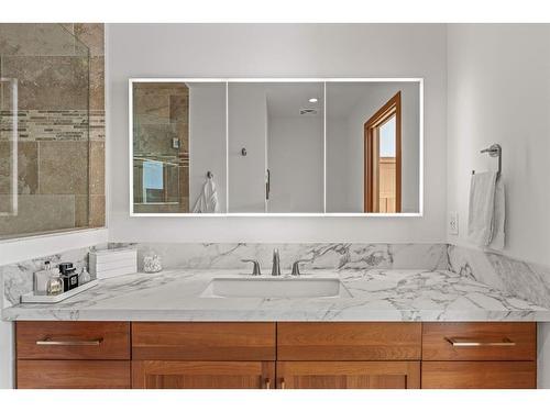 4-511 6Th Avenue, Canmore, AB - Indoor Photo Showing Bathroom