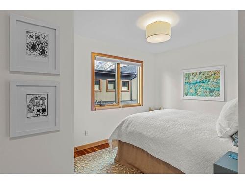 4-511 6Th Avenue, Canmore, AB - Indoor Photo Showing Bedroom