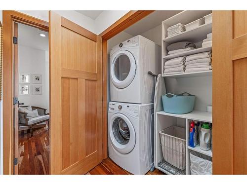 4-511 6Th Avenue, Canmore, AB - Indoor Photo Showing Laundry Room