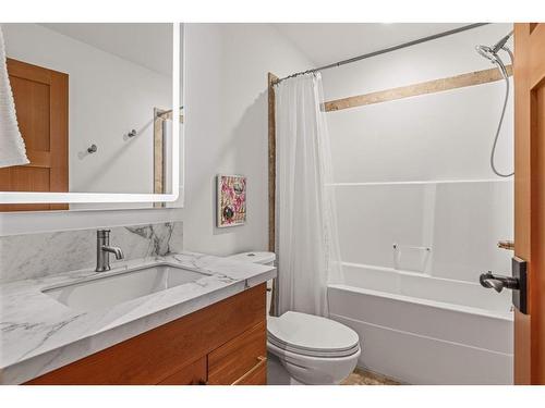 4-511 6Th Avenue, Canmore, AB - Indoor Photo Showing Bathroom