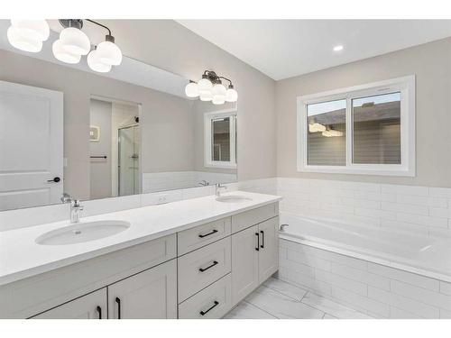 98 Hotchkiss Manor Se, Calgary, AB - Indoor Photo Showing Bathroom