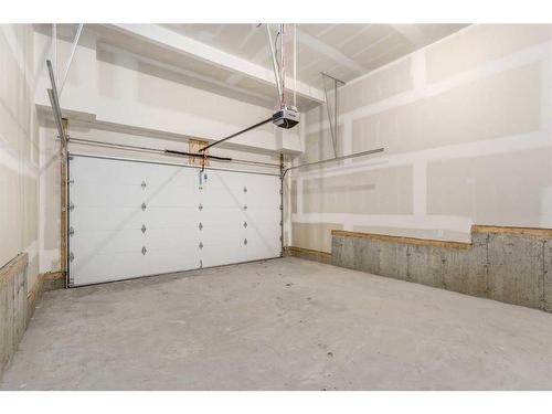 98 Hotchkiss Manor Se, Calgary, AB - Indoor Photo Showing Garage