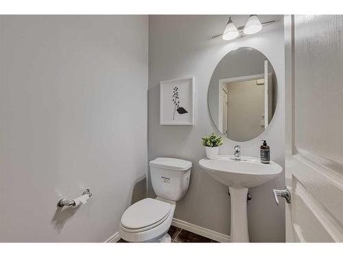 182 Mahogany Heights Se, Calgary, AB - Indoor Photo Showing Bathroom