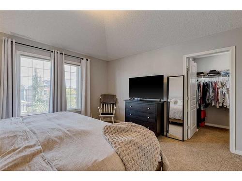 182 Mahogany Heights Se, Calgary, AB - Indoor Photo Showing Bedroom