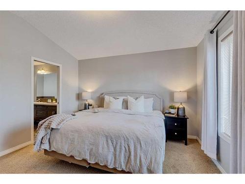 182 Mahogany Heights Se, Calgary, AB - Indoor Photo Showing Bedroom