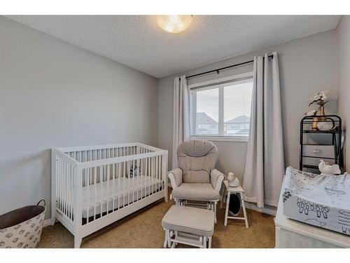 182 Mahogany Heights Se, Calgary, AB - Indoor Photo Showing Bedroom