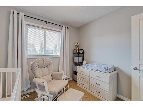 182 Mahogany Heights Se, Calgary, AB - Indoor Photo Showing Bedroom