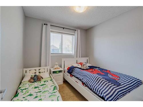 182 Mahogany Heights Se, Calgary, AB - Indoor Photo Showing Bedroom