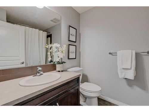 182 Mahogany Heights Se, Calgary, AB - Indoor Photo Showing Bathroom