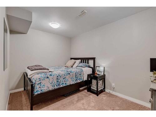 182 Mahogany Heights Se, Calgary, AB - Indoor Photo Showing Bedroom