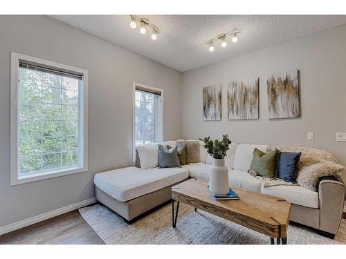 182 Mahogany Heights Se, Calgary, AB - Indoor Photo Showing Living Room