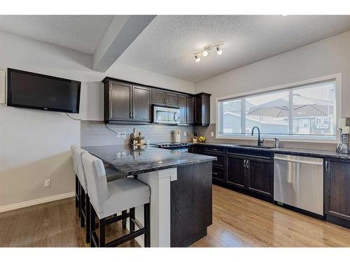 182 Mahogany Heights Se, Calgary, AB - Indoor Photo Showing Kitchen