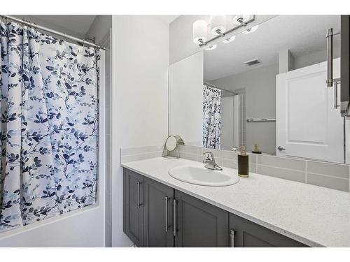 243 Legacy Common Se, Calgary, AB - Indoor Photo Showing Bathroom