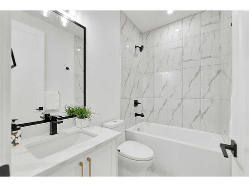 452 Legacy Boulevard Se, Calgary, AB - Indoor Photo Showing Bathroom