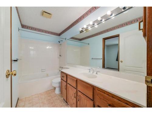 51 Sandstone Rise Nw, Calgary, AB - Indoor Photo Showing Bathroom