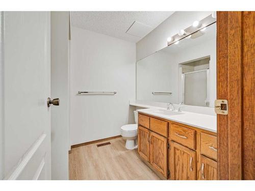 51 Sandstone Rise Nw, Calgary, AB - Indoor Photo Showing Bathroom