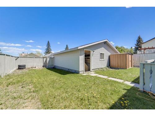 51 Sandstone Rise Nw, Calgary, AB - Outdoor