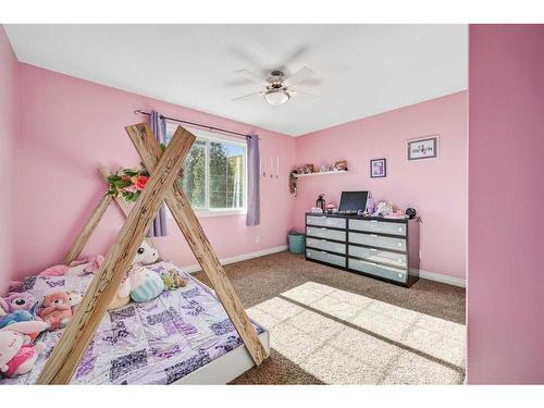 176 Sherwood Rise Nw, Calgary, AB - Indoor Photo Showing Bedroom