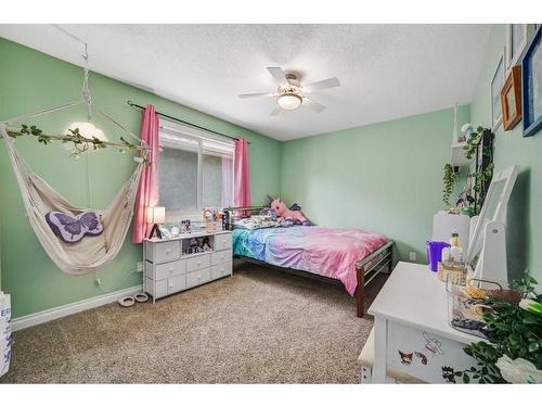 176 Sherwood Rise Nw, Calgary, AB - Indoor Photo Showing Bedroom