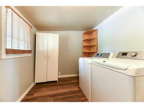 859 Brentwood Crescent, Strathmore, AB - Indoor Photo Showing Laundry Room