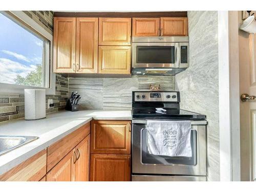 859 Brentwood Crescent, Strathmore, AB - Indoor Photo Showing Kitchen