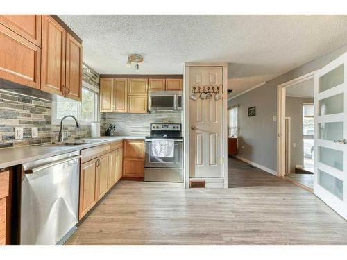 859 Brentwood Crescent, Strathmore, AB - Indoor Photo Showing Kitchen