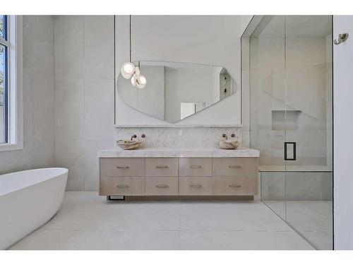 727 35A Street Nw, Calgary, AB - Indoor Photo Showing Bathroom