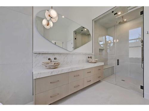 727 35A Street Nw, Calgary, AB - Indoor Photo Showing Bathroom