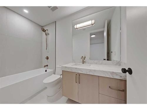 727 35A Street Nw, Calgary, AB - Indoor Photo Showing Bathroom