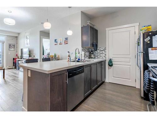 411-2300 Evanston Square Nw, Calgary, AB - Indoor Photo Showing Kitchen