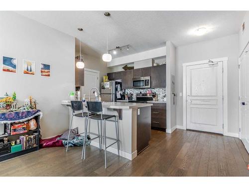 411-2300 Evanston Square Nw, Calgary, AB - Indoor Photo Showing Kitchen