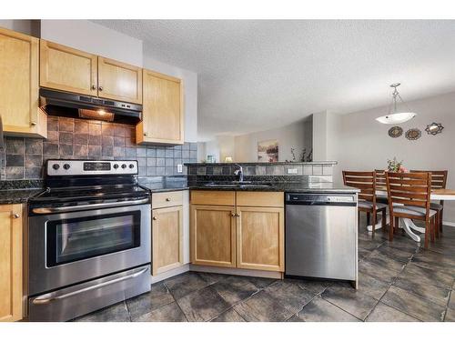 191 Mckenzie Towne Gate Se, Calgary, AB - Indoor Photo Showing Kitchen