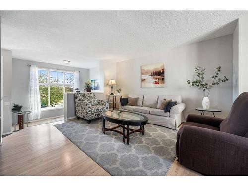 191 Mckenzie Towne Gate Se, Calgary, AB - Indoor Photo Showing Living Room