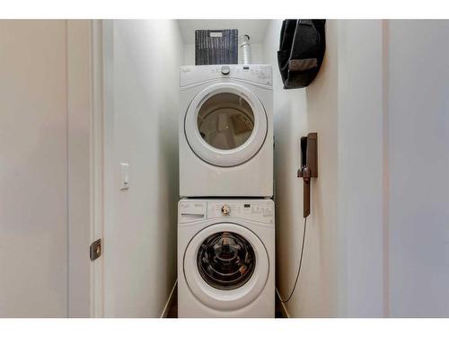 116 Shawnee Common Sw, Calgary, AB - Indoor Photo Showing Laundry Room