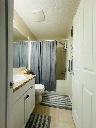 112 Silverado Plains View Sw, Calgary, AB - Indoor Photo Showing Bathroom