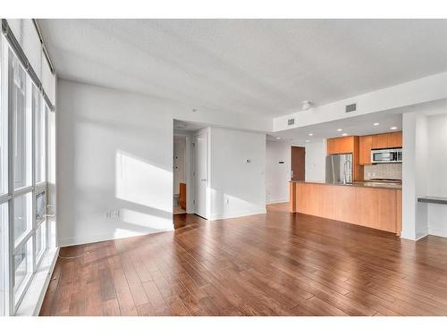 901-1118 12 Avenue Sw, Calgary, AB - Indoor Photo Showing Kitchen