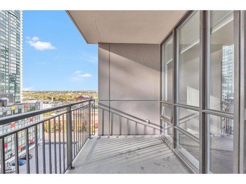 901-1118 12 Avenue Sw, Calgary, AB - Outdoor With Balcony With Exterior