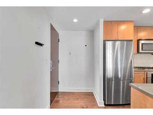 901-1118 12 Avenue Sw, Calgary, AB - Indoor Photo Showing Kitchen