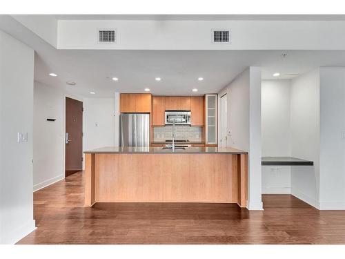 901-1118 12 Avenue Sw, Calgary, AB - Indoor Photo Showing Kitchen