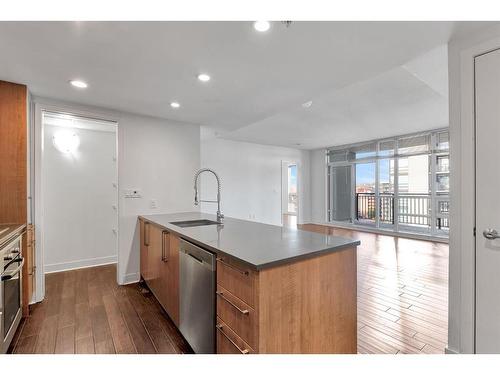 901-1118 12 Avenue Sw, Calgary, AB - Indoor Photo Showing Kitchen