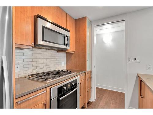 901-1118 12 Avenue Sw, Calgary, AB - Indoor Photo Showing Kitchen With Upgraded Kitchen